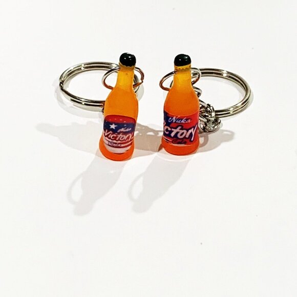 Fallout 4 Nuka Cola Victory Bottle Keychain - 3.5inch Gaming Keychain - Picture 4 of 11